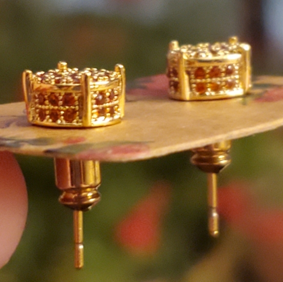 14k Gold Plated Ruby Red Garnet Post Earrings. - Picture 4 of 7